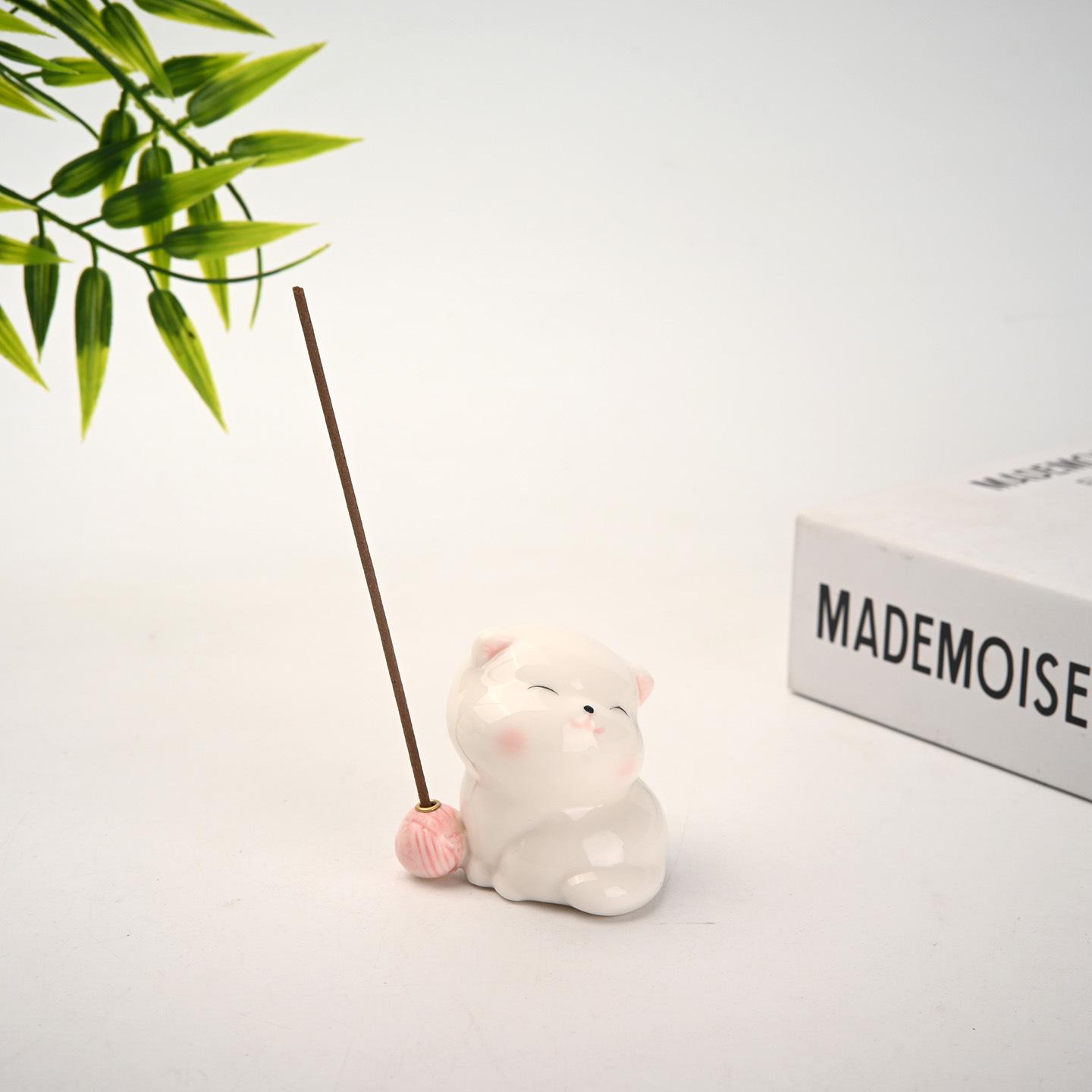 Ceramic Cute Kitten Incense Holder - Sandalwood & Agarwood Burner for Home Decor and Incense Ceremony.