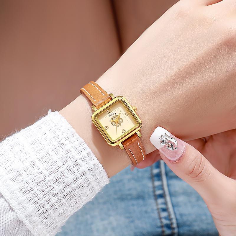 Leather Strap Watch Flower Wristwatch Quartz Watches for Women Clock Gift