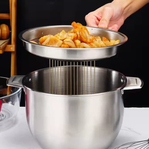 Large-capacity Oil Strainer, 18-8 Stainless Steel Oil Can with a Large Diameter and Deep Design, Filters Residue, and Is a Cooking Utensil.