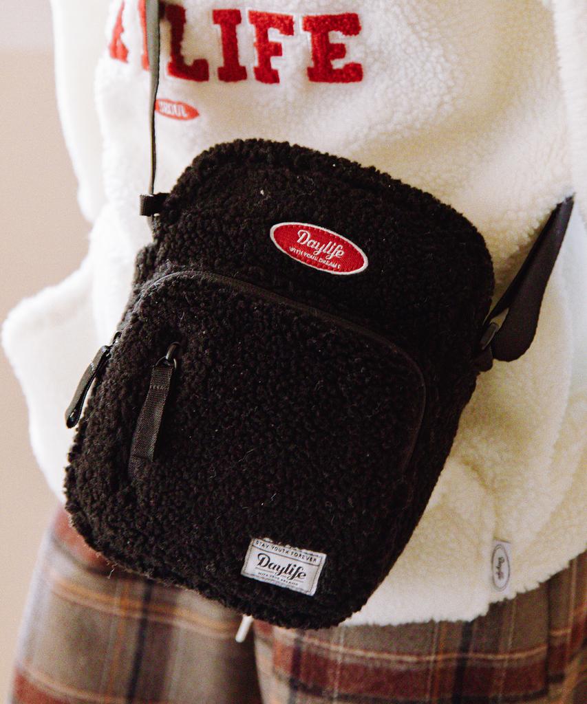 Daylife Fleece Mini Crossbody Bag (Black)