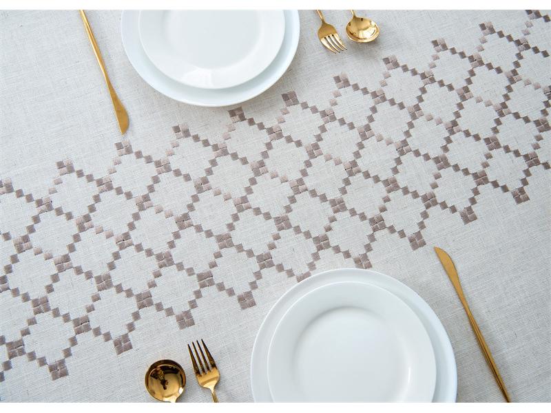 Cross-border Embroidered Plaid Floral Tassel Tablecloth for Coffee & Dining Tables