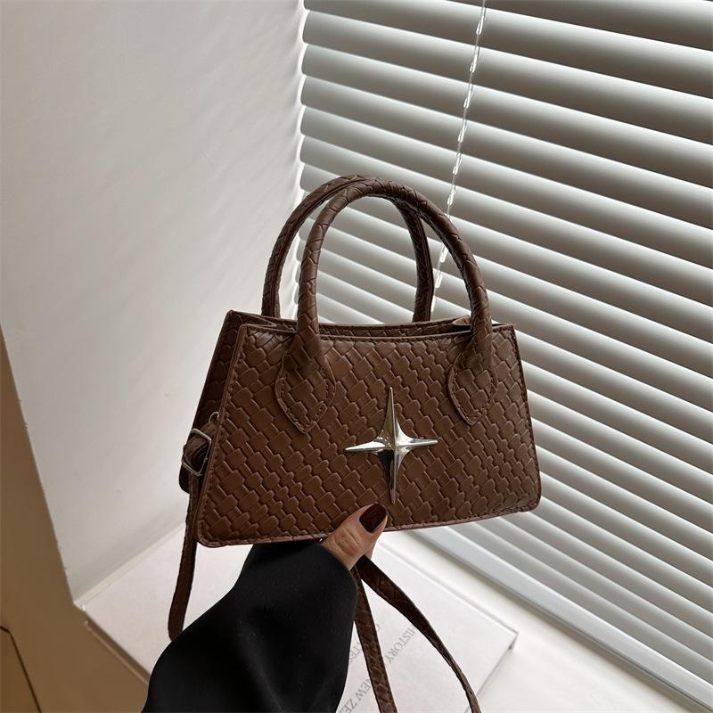 

Сумка-мессенджер для通勤, продвинутая, новая, простая, модная, атмосферная, на плечо, маленькая квадратная сумка, женская светло-коричневого