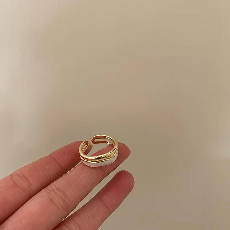 Elegant White Mother-of-Pearl Double-Layer Women's Ring with Open Design