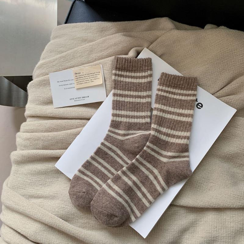 Ladies Autumn Winter Thickened Warm Irregular Striped Wool Medium Tube Pile Socks