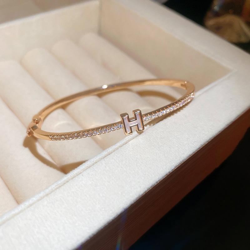 European and American diamond-encrusted flower hollow bracelet light luxury bracelet exquisite jewelry