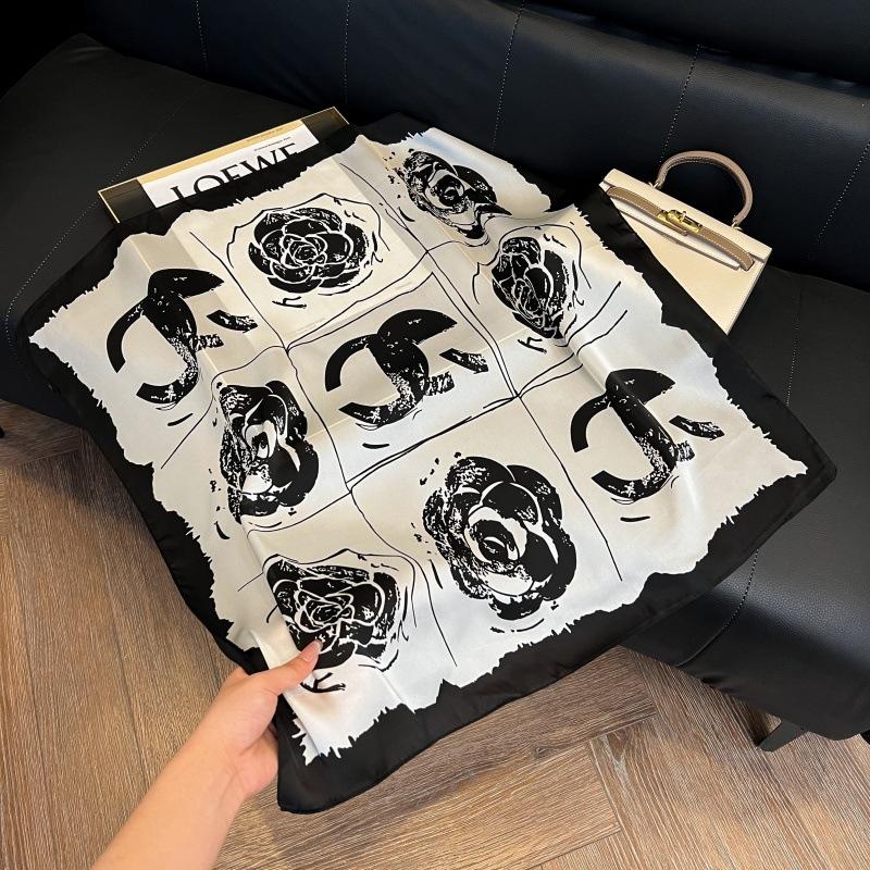 New silk scarf women's fashion versatile high-end small square scarf Korean version neck protection scarf spring and autumn retro scarf binding bag