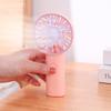 Tragbarer Taschenventilator für Studenten: Süß, Zweifarbig, Handheld, Wiederaufladbar, Vertikale Lagerung.