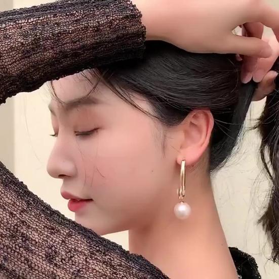 

1 пара женских сережек-обнимак, полые искусственные жемчужины, противоаллергические легкие украшения для ушей, ювелирные изделия, подвесные серьги для выпускного вечера, коктейля, висячие серьги золотистый