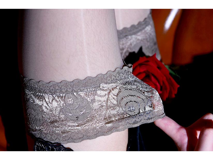 Little Matchmaker Ultra-Dünne Schimmernde Ölige Overknee-Strümpfe - Seidiges Schwarz mit Glitzerndem Diamantmuster, Sexy Overknee-Stil