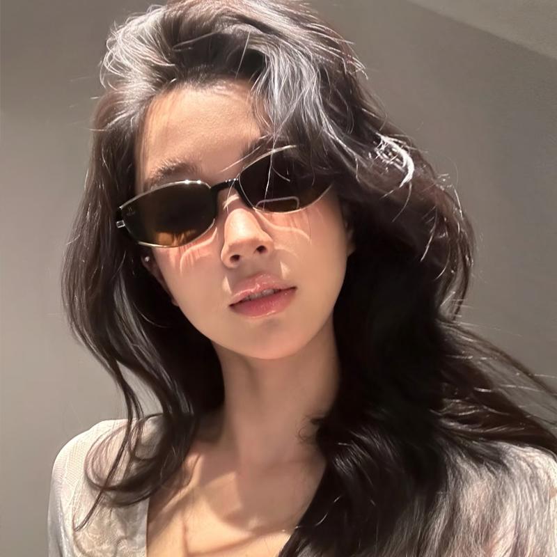 New Retro Small Oval Outdoor Sports Sunglasses Fashion Male Female Brand Designer Sun Glasses Retro Men Women Fishing Goggles