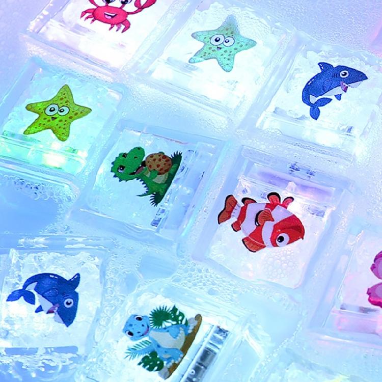 Water Activated Light Up Ice Block LED Glowing Block Block with Cartoon Pattern For Toddler Bath Time Entertainment Toy