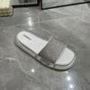 Ciabatte moda estiva da donna sandali comodi a fondo piatto color caramella 2025 nuove scarpe da spiaggia con cinturino in strass flash