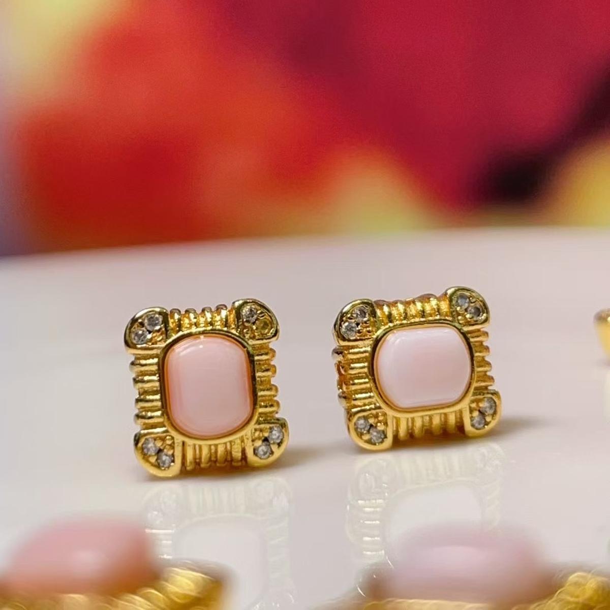 

2Pcs Shell Isolation Bead Golden Edge Through-hole Beads 8x8mm For Jewelry Making DIY Necklace Bracelet Earrings Accessory 2pcs