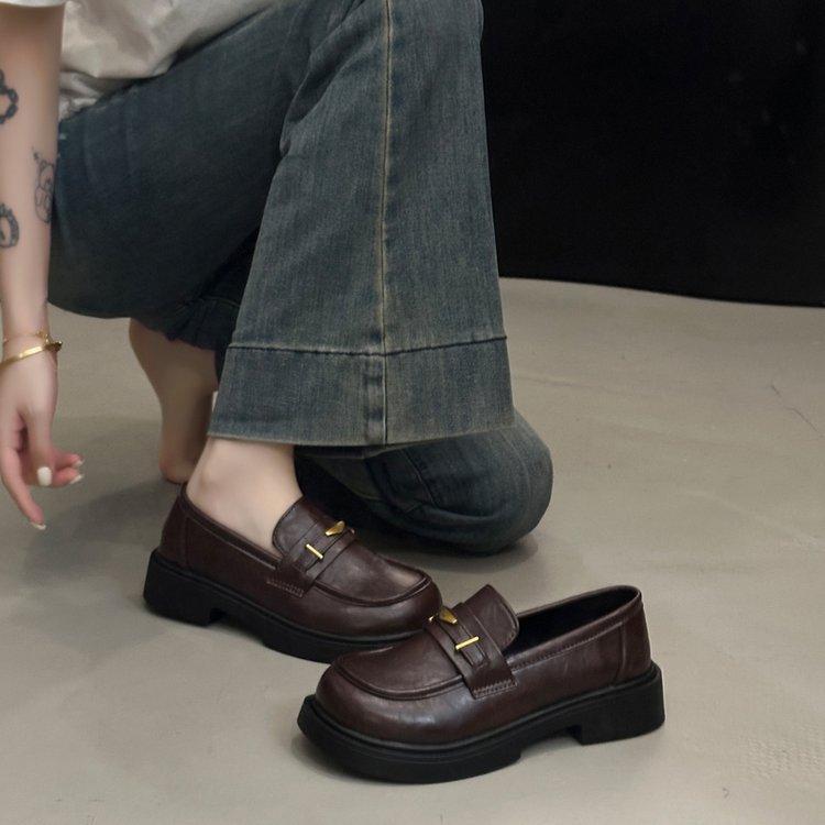 

Женские лоферы на платформе 2025 новая осень британский стиль маленькие кожаные туфли черные для работы педаль с юбкой одинарные туфли 40 коричневый