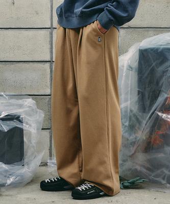 GAKKAI UNIONS One-Pleat Wide Sweatpants Beige