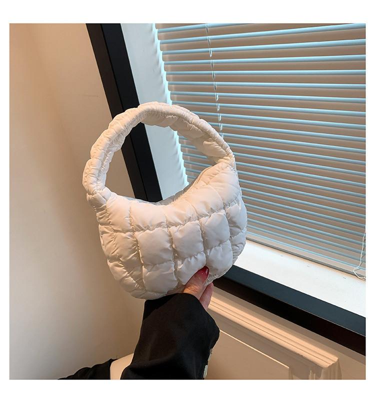 Chic And Soft Cotton Handbag With Zipper Closure Perfect For Daily Street Style