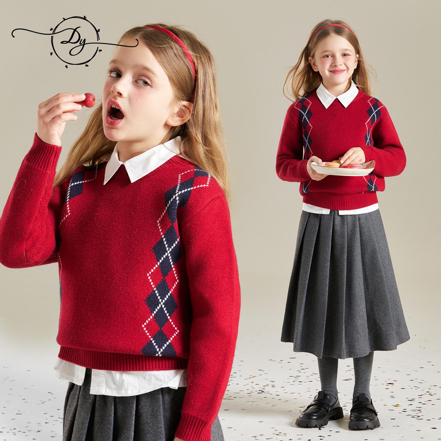 

Girls Retro Red Round Neck Sweater - Winter 2025: Loose, Soft & Warm Knitwear for New Year & Christmas 130cm червоний