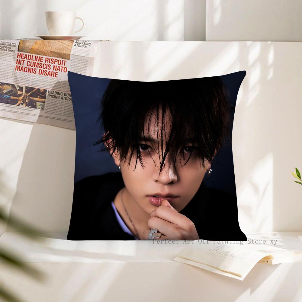 1 szt. Koreańska Grupa Kpop HEESEUNG Poszewka na Poduszkę Kwadratowa Poszewka na Poduszkę Dekoracja Sypialni Sofy Pokoju Codzienna Poszewka na Poduszkę