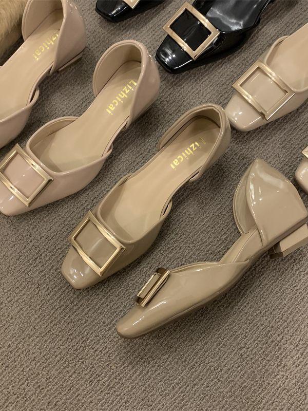 Klassiska fyrsäsongsskor med fyrkantigt spänne, ihåliga enskor i lackläder, hösten 2025 nya, lågskurna skor med fyrkantig tå och låg klack, damsandaler, yttre w