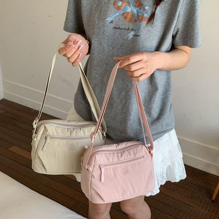 Simple Wind Nylon Cloth Large Capacity Shoulder Women's Bag