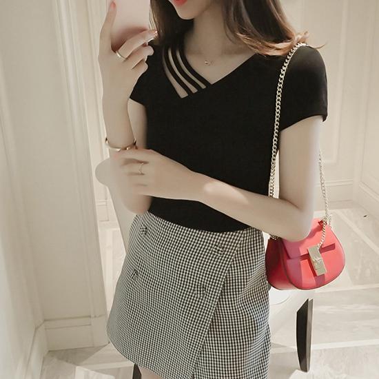 Summer Korean Version Slimming Short Sleeved Solid Color Base Shirt V-neck Shoulder Slip T-shirt Fashion Women's Clothing