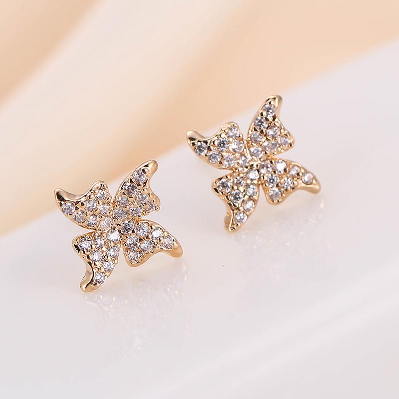 Elegant European & American Leaf Stud Earrings with Rhinestone Inlay – Unique Women s Jewelry