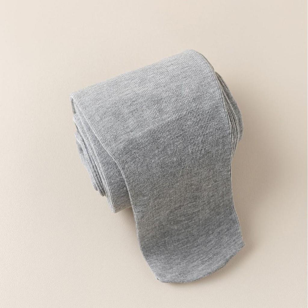 Women's Gray Velvet Leggings with Vertical Stripes – Slimming, Micro-Pressure, Stirrup Style for Autumn/Winter.