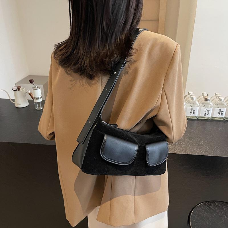 

Tote bag retro large-capacity women s bag 2025 new niche design matte saddle bag shoulder bag 30*8*15 чёрный