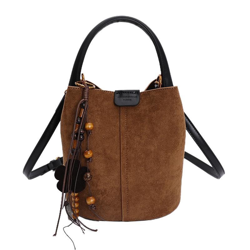 Foreign Style Fashionable Exquisite Versatile Shoulder Messenger Bag Simple 2025 Autumn and Winter Women's Portable Bucket Bag Mother and Child Bag