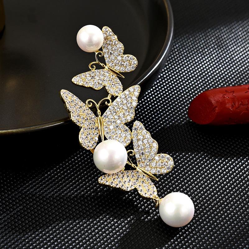 

Полный роскоши темперамент элегантный и милый три бабочки универсальная и красивая брошь на пальто изысканные и свежие аксессуары золотой