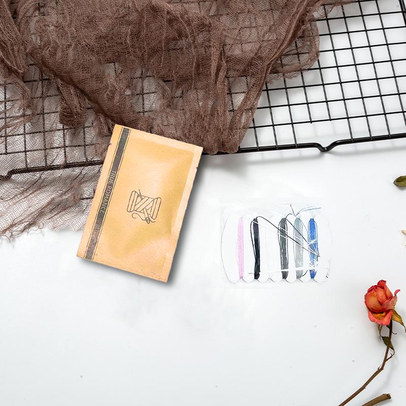 

Одноразовые туалетные принадлежности для отеля B&B Kraft Paper Bag: Зубная щетка, зубная паста, гель для душа.