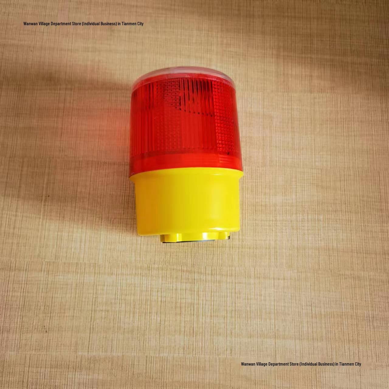 Solar-Powered Construction Warning Light - Blinking, Temporary, Eye-Catching Enclosure for Site Safety Screw Mount
