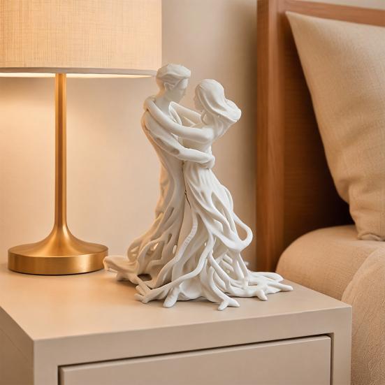 3D-gedruckte Statue eines Paares, Romantische Skulptur einer Paarumarmung mit hohlem Design, Nordische Dekoration für Hochzeitsjubiläum, Schwarz