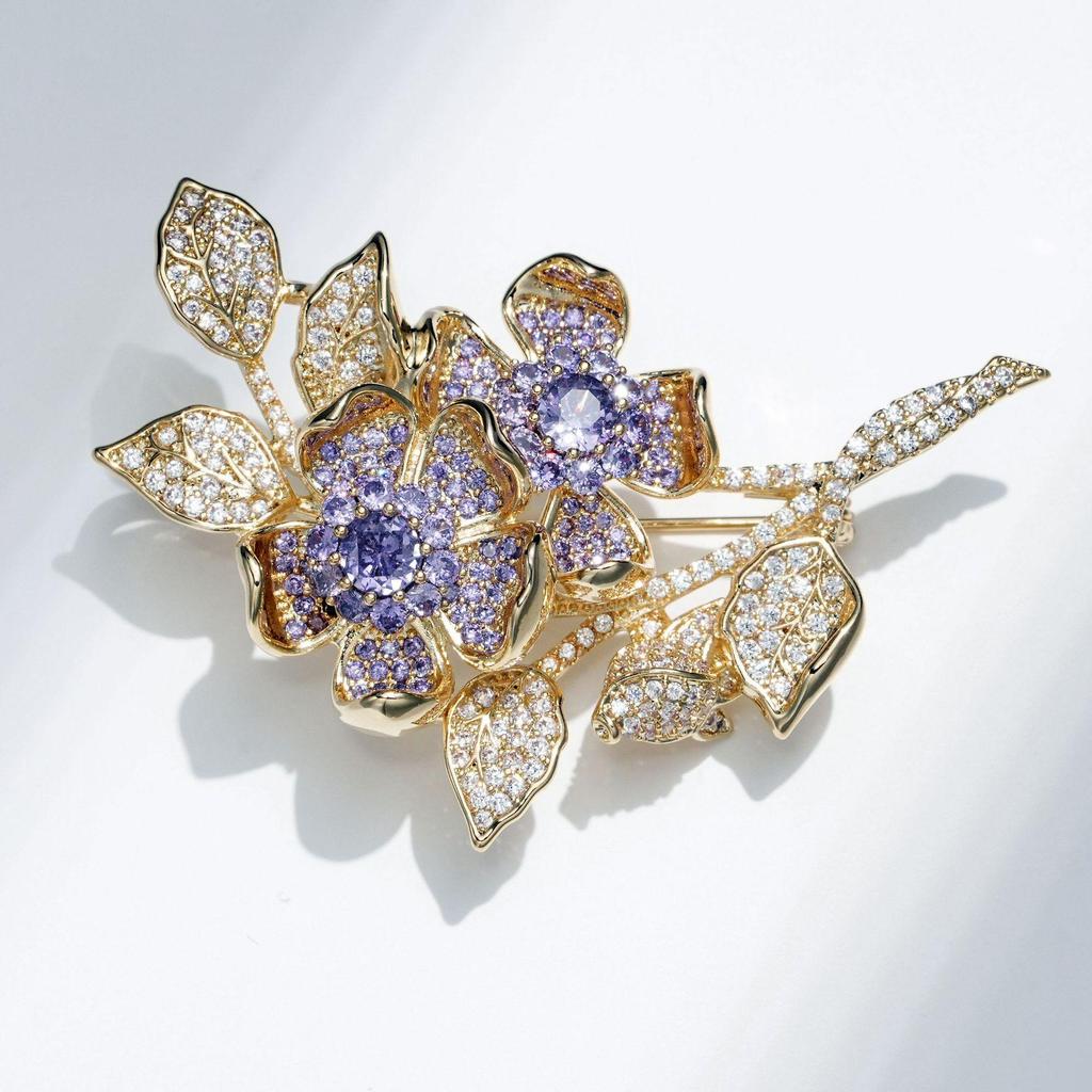 Spilla Lusso Camelia: Spilla in Argento Zirconato di Alta Gamma - Regalo Elegante per la Mamma