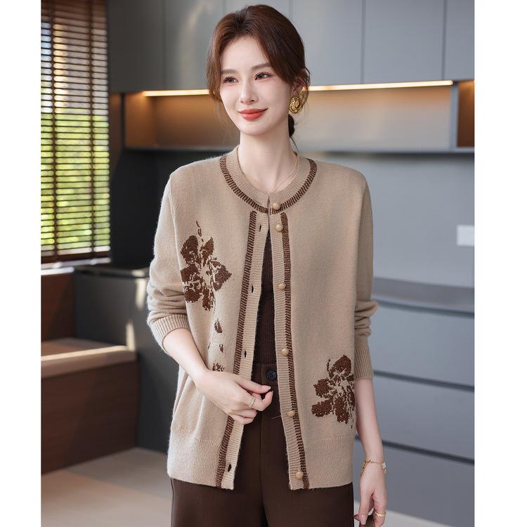 Autumn New Flower Knitted Cardigan Jacket Temperament Age-reducing Gentle Round Neck Middle-aged and Elderly Women's Clothing