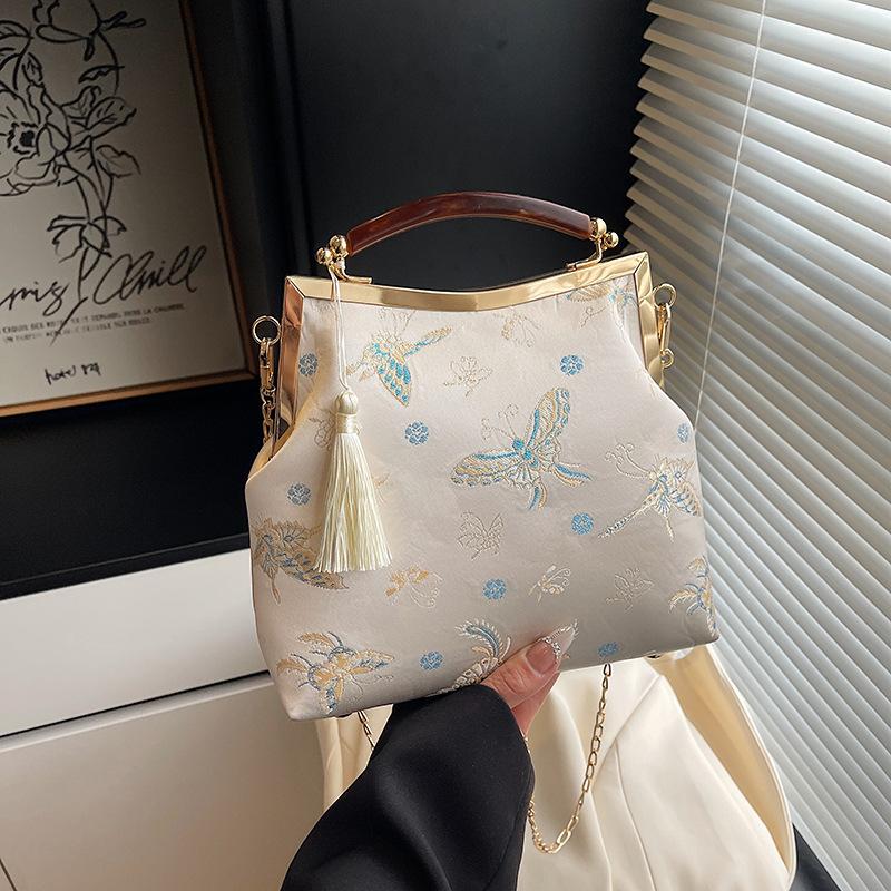 Elegant Chinese Painting Clutch with Pearl Embellishment - 2025 New Chinese Art Clutch (Perfect Cultural Gift)