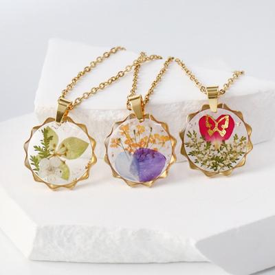 Unique Sun Design Pressed Flower Necklaces Elegant Epoxy Resin Dried Flower Chains Necklace Natural Floral Series Necklace 2025