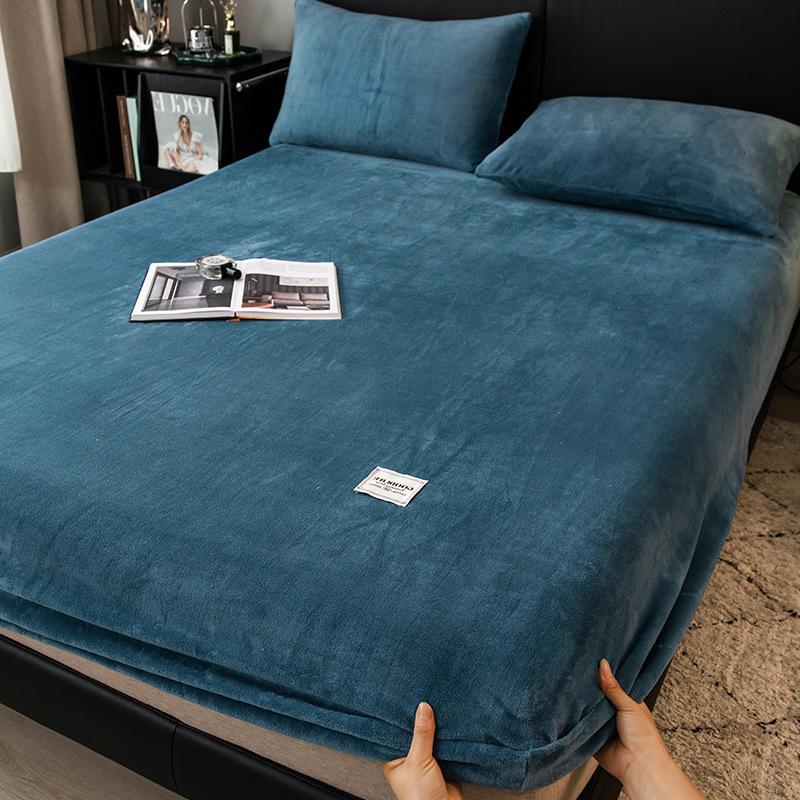 Good Quality Autumn Winter Warm Crystal Velvet Mattress Cover Thicken Super Soft Coral Fleece Mattress Protector Customized Bed Sheets No Pillowcase