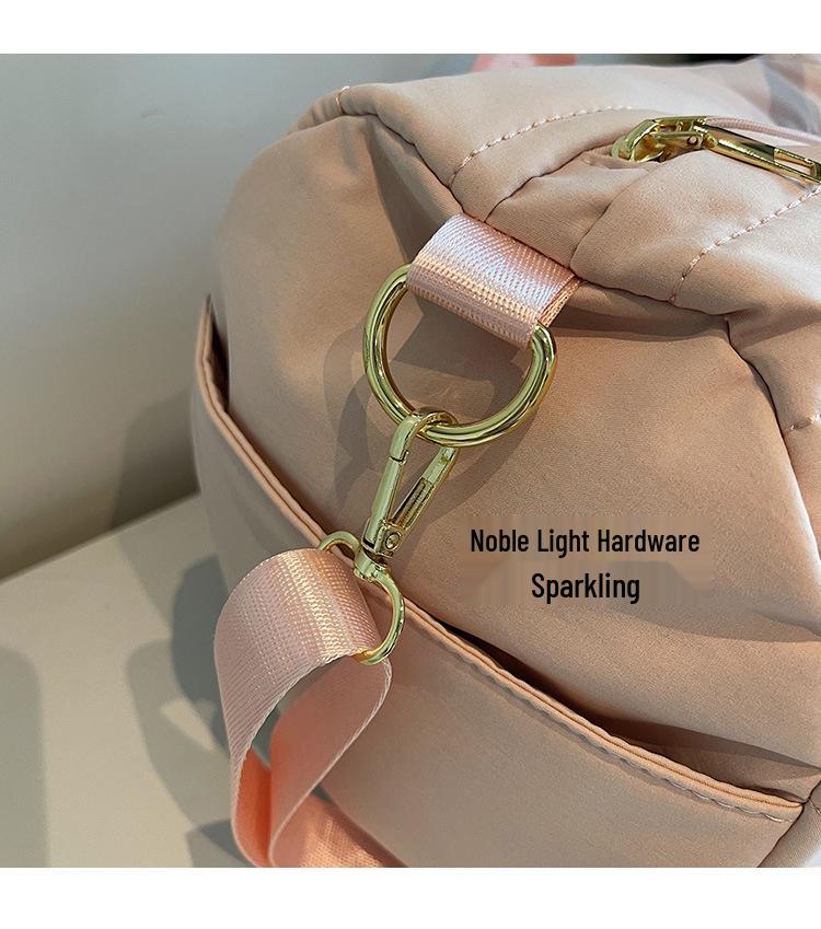 Large-Capacity Quilted Plaid Travel Bag for Outings and Sports