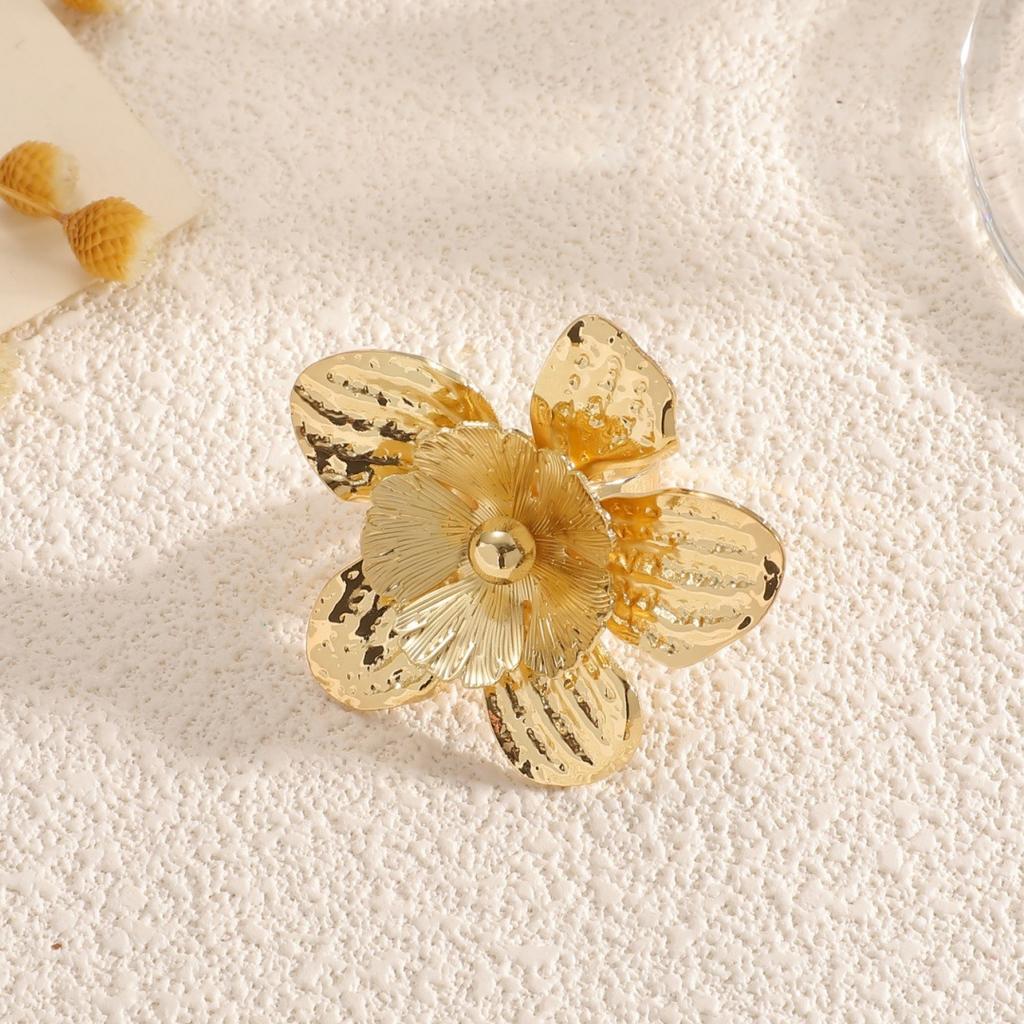 European and American exaggerated light luxury flower high-end bracelet earrings ring set petal metal jewelry set three-piece set