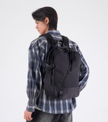Button Seoul Casual Diagonal Zip-Up Pocket Backpack (Black)