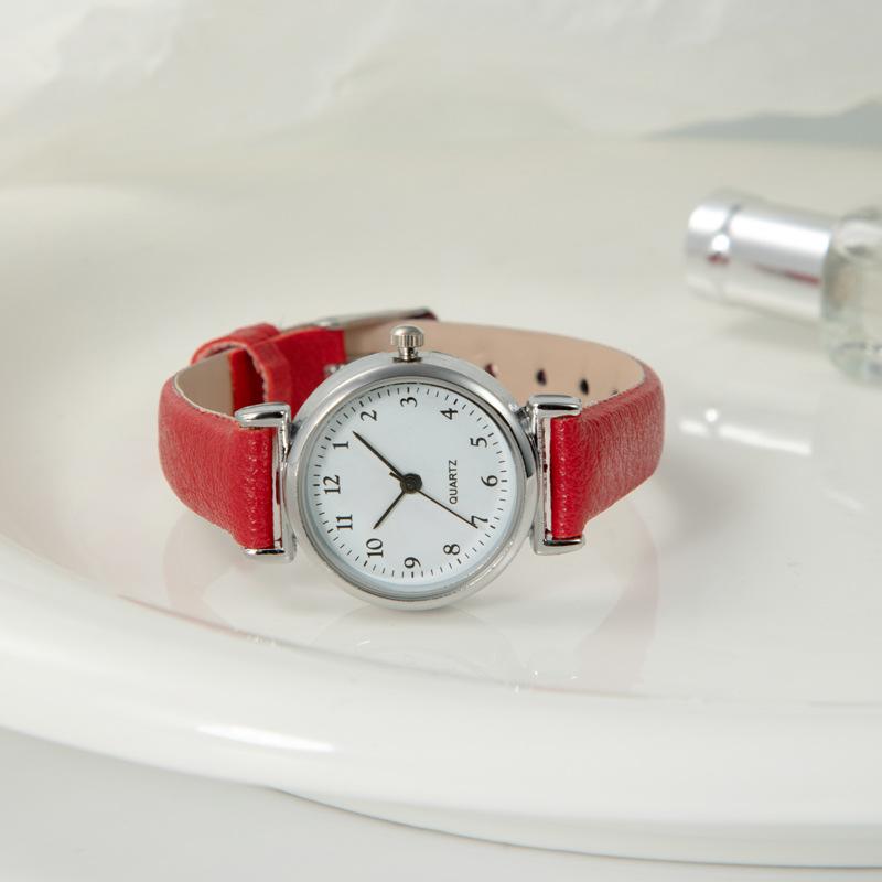 Moda Küçük Kadranlı Kadın Saatleri Basit PU Kordonlu Analog Kuvars Bilek Saati Bayanlar İçin Saat