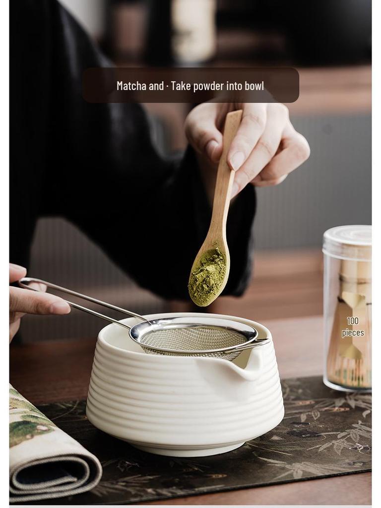 Ręcznie robiona duża japońska ceramiczna miseczka do matchy i zestaw trzepaczki