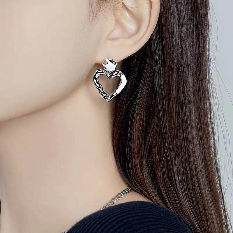 Heart Pleated Hollow Drop Earrings: Stylish, Fashionable, and Luxurious Niche Design for Women.