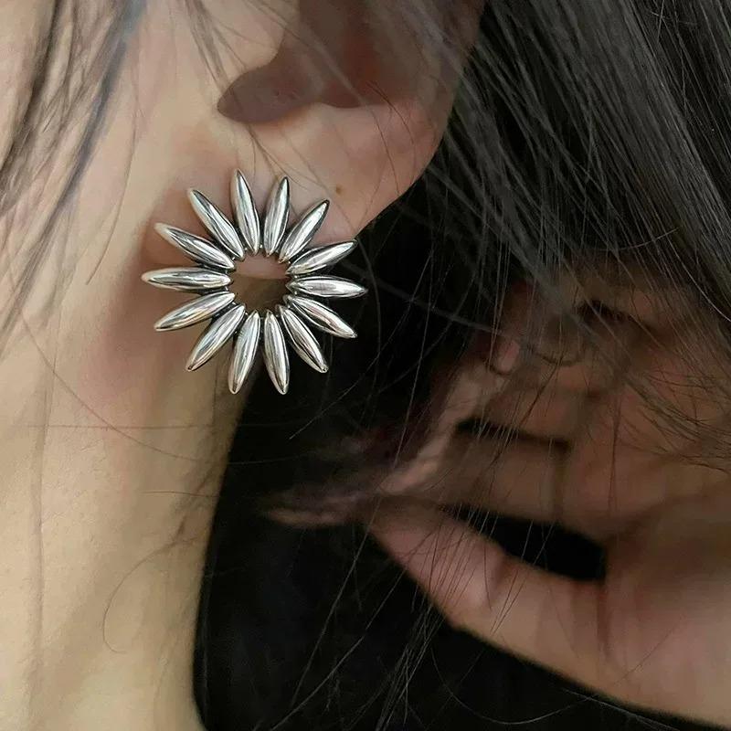 Vintage Sun Flower Earrings for Women Girls Retro Big Sunflower Earrings Jewelry Prevent Allergy Party Accessories Gift Jewelry