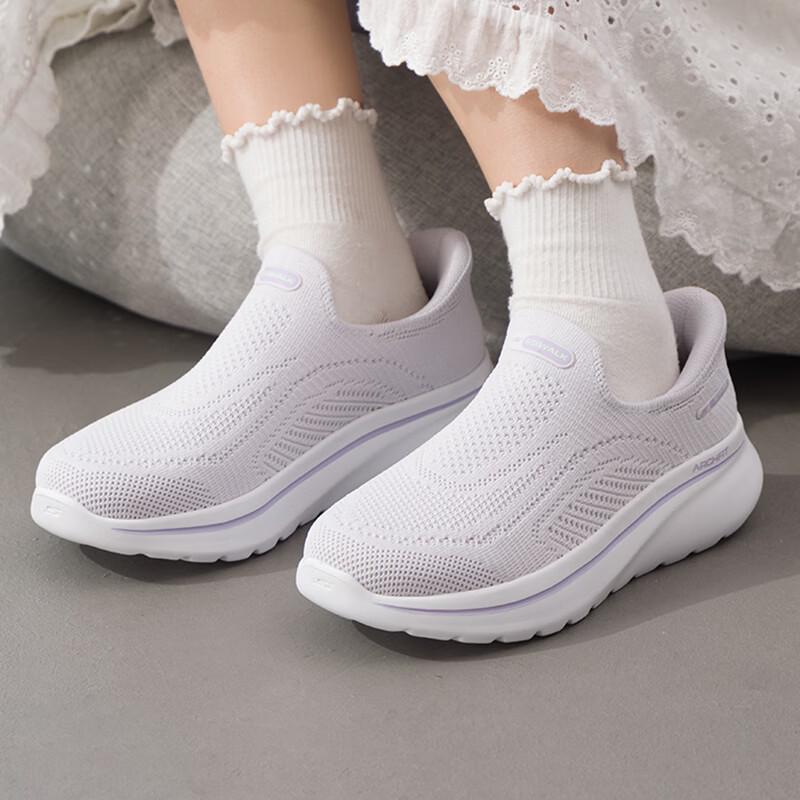 Skechers Women s Walking & Casual Shoes 7.5