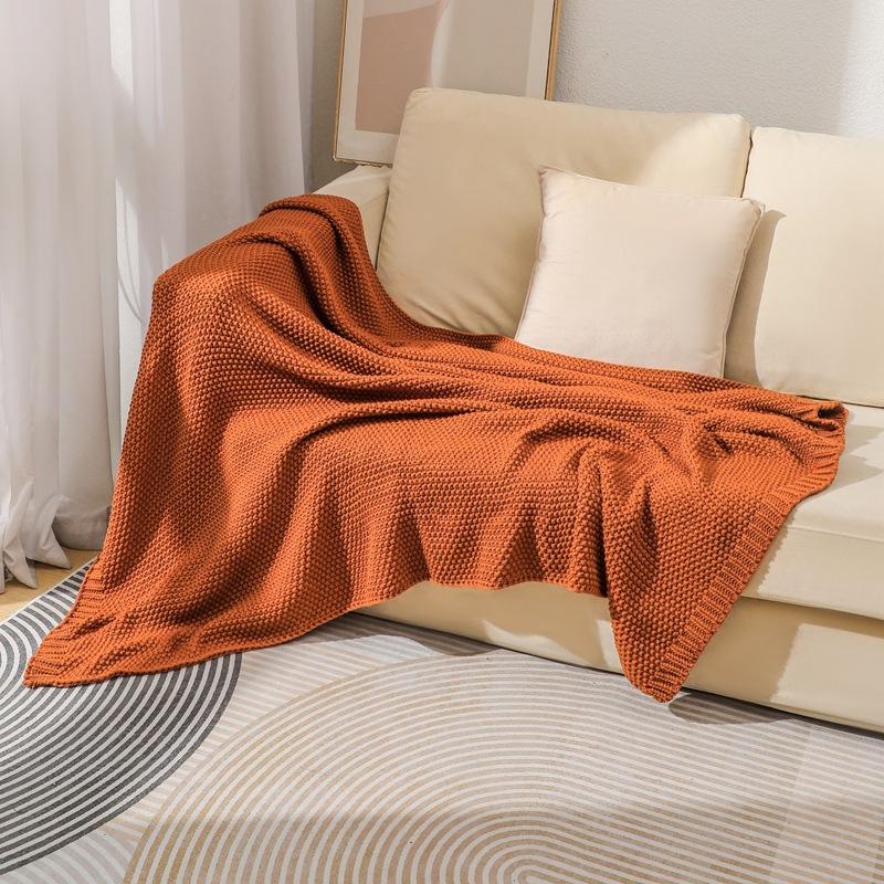 Вязаные декоративные пледы для дивана — фото 21