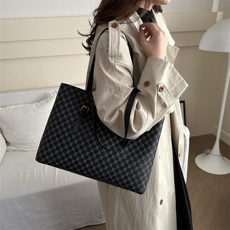 Underarm simple fashion large capacity retro portable autumn new commuter shoulder tote women's bag