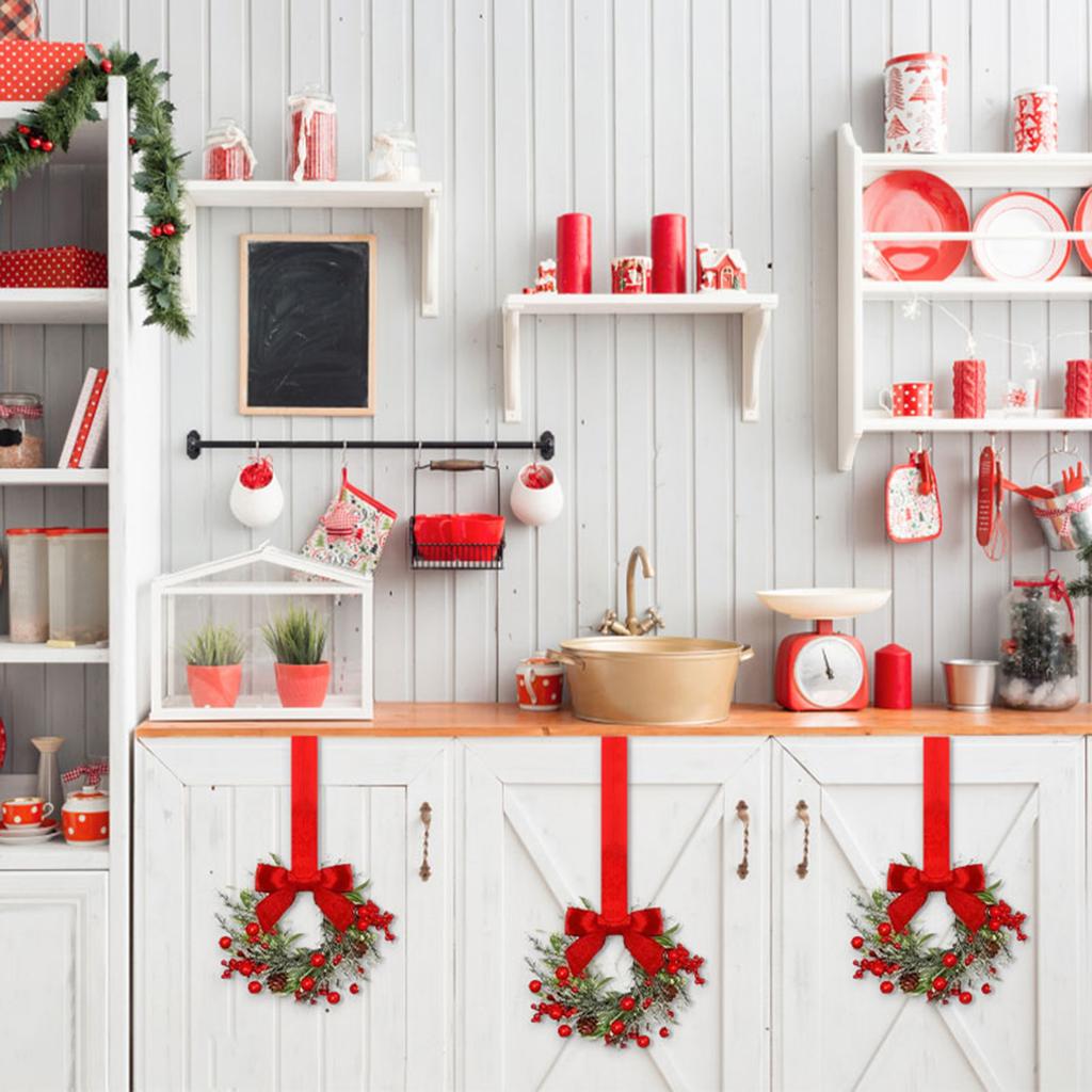 Weihnachts-Küchenschrank-Kränze mit karierten Schleifenbändern zum Aufhängen an Schranktüren, dekorative Kränze für Küchenfenster, Außen- und Innen-Feiertagsdekoration