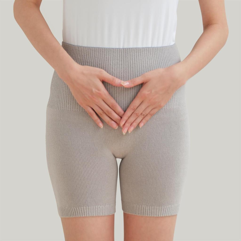 Phiten Freeasy Women's 3/4 Length Belly Warmer Pants, Light Gray, Far-Infrared Heat-Retaining Material, Fits Hips 85-103cm